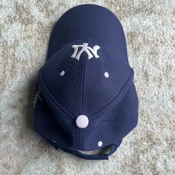 Vintage navy Yankees cap - Picture 3 of 7